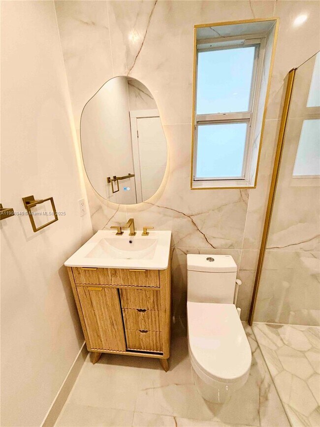 Photo - 330 NE 88th St