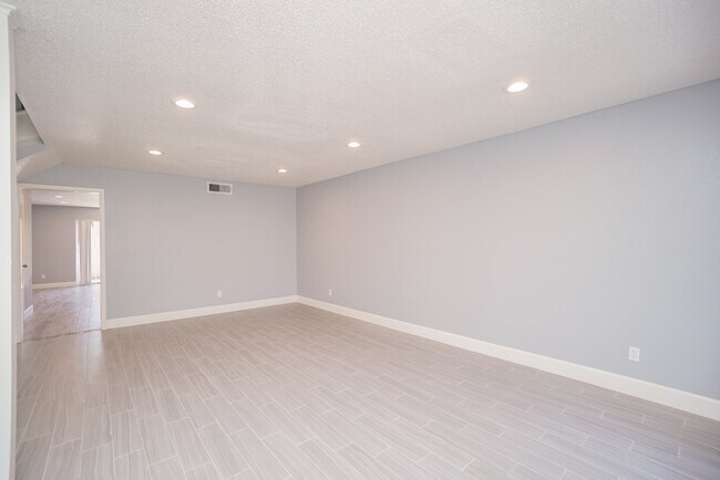 Photo - 2515 Oak Hill Dr