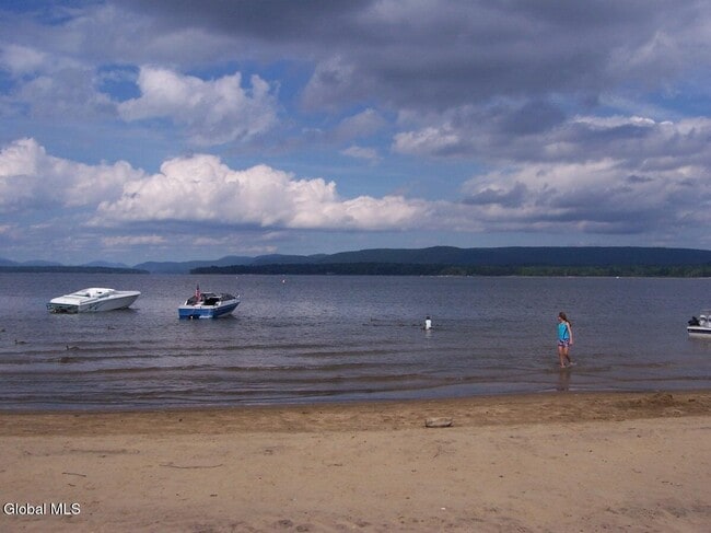 Photo - 220 Birchwood Pl