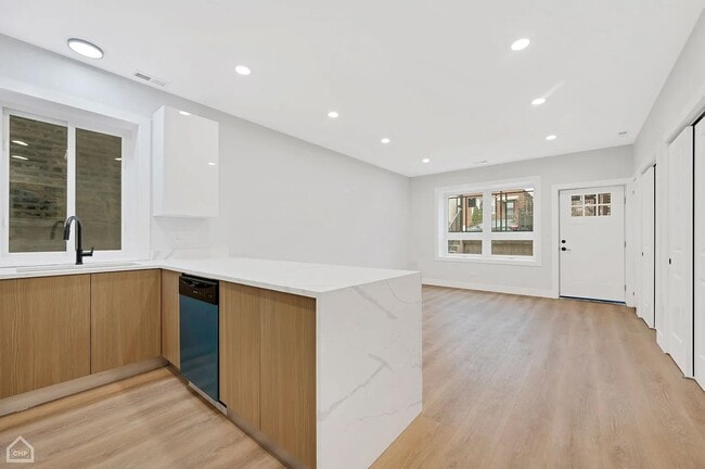 Photo - 2626 W 21st St Unidad 2