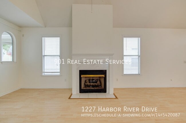 1227 Harbor River Dr