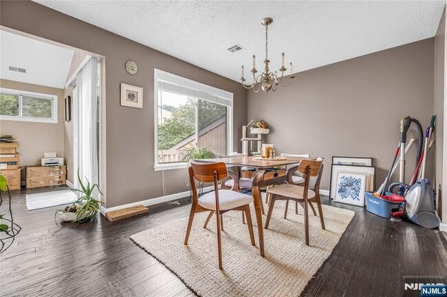 Photo - 8 Larkin Cir