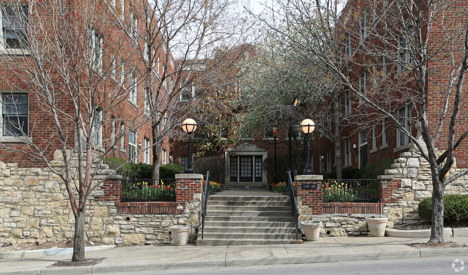 Photo - Quality Hill Apartments
