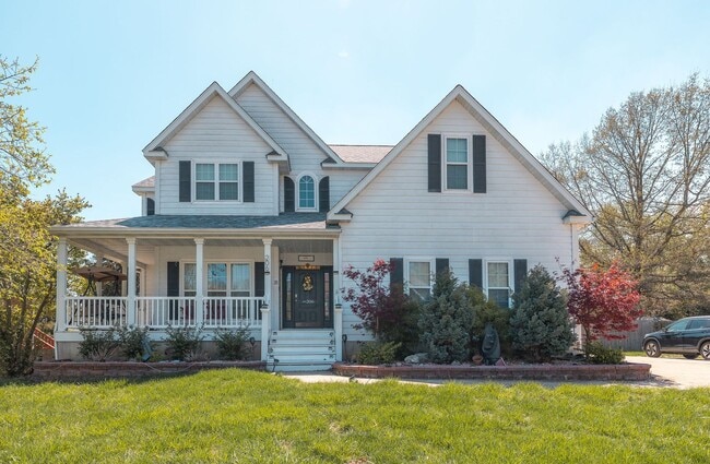 Building Photo - 4Bd/3.5Ba Home Available