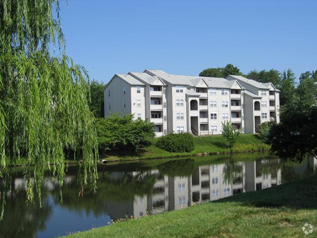 Lakeview - Lakewood Apartments