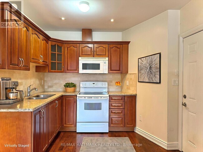 Photo - 2038 Danforth Ave