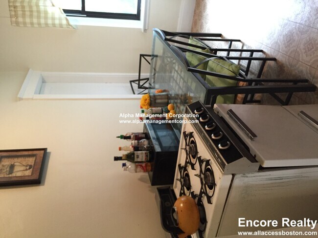 Photo - 349 Pleasant St Unidad A3-3