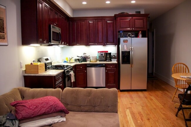 Building Photo - 1081 Beacon St