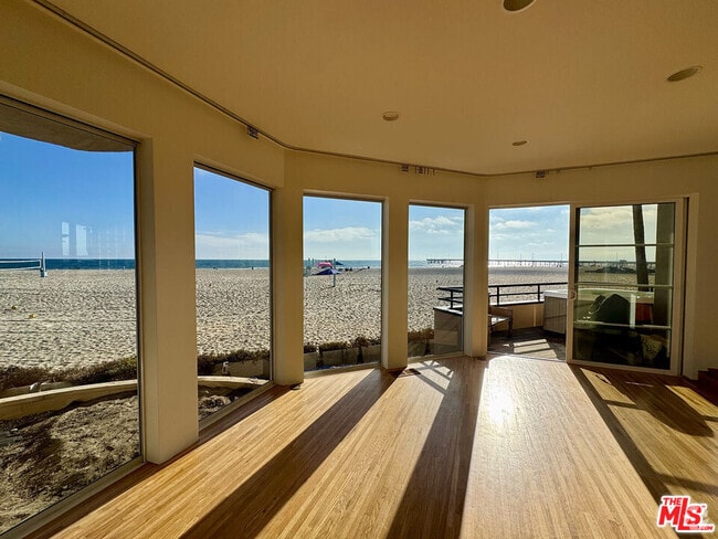 Building Photo - 3505 Ocean Front Walk Rental