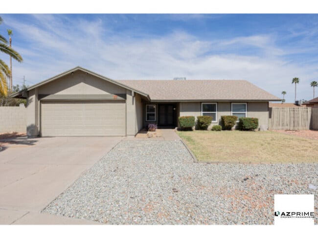 Photo - Welcome to this Delightful 3/2 Phoenix House!