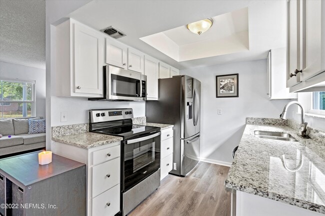 Photo - 8440 Frost St N