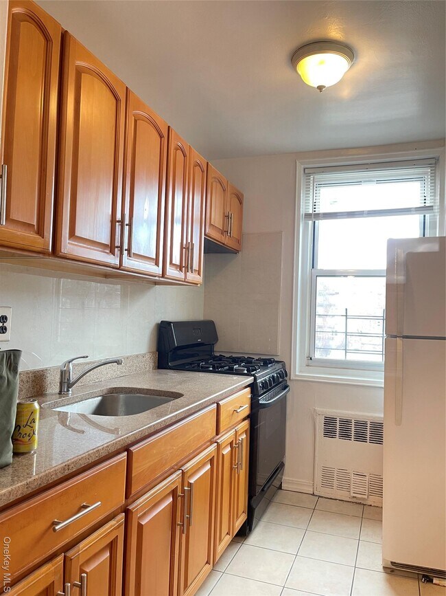 Photo - 66-01 Burns St Unidad 3V