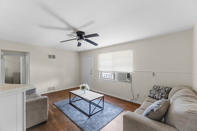 Photo - 2806 Delano St