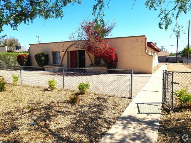 Building Photo - 1327 W 5th St Unit #3 Rental