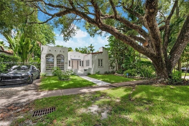 Photo - 633 Alcazar Ave