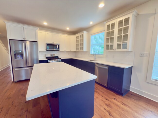 Photo - Beautiful 3 bed 3 bath WALKABLE to restaur...