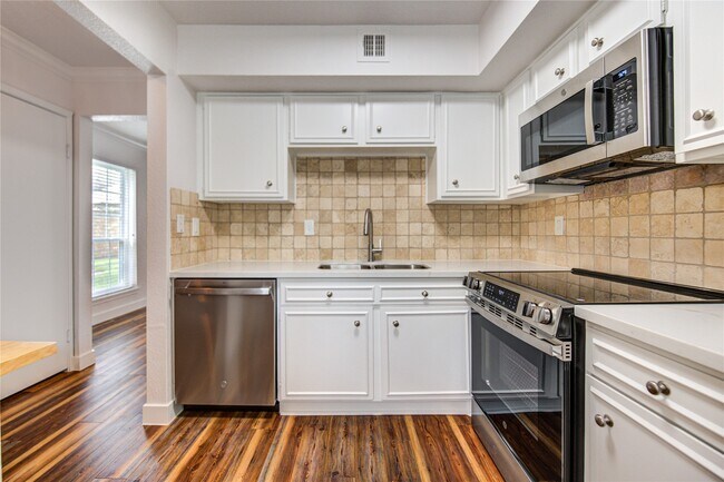 Building Photo - 2002 Gentryside Dr Unit 117