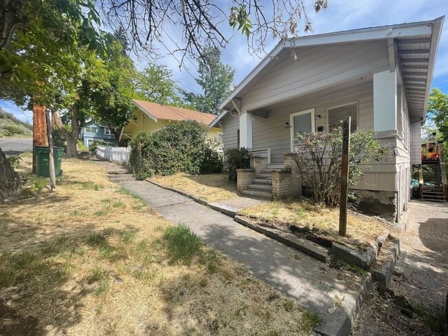 Building Photo - 625 N 8th #A