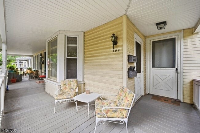 104 Maple Ave