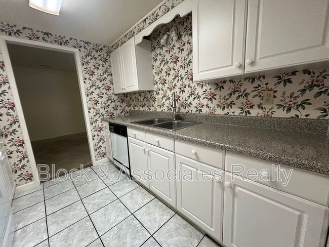 Photo - 2962 St Marks Rd SW
