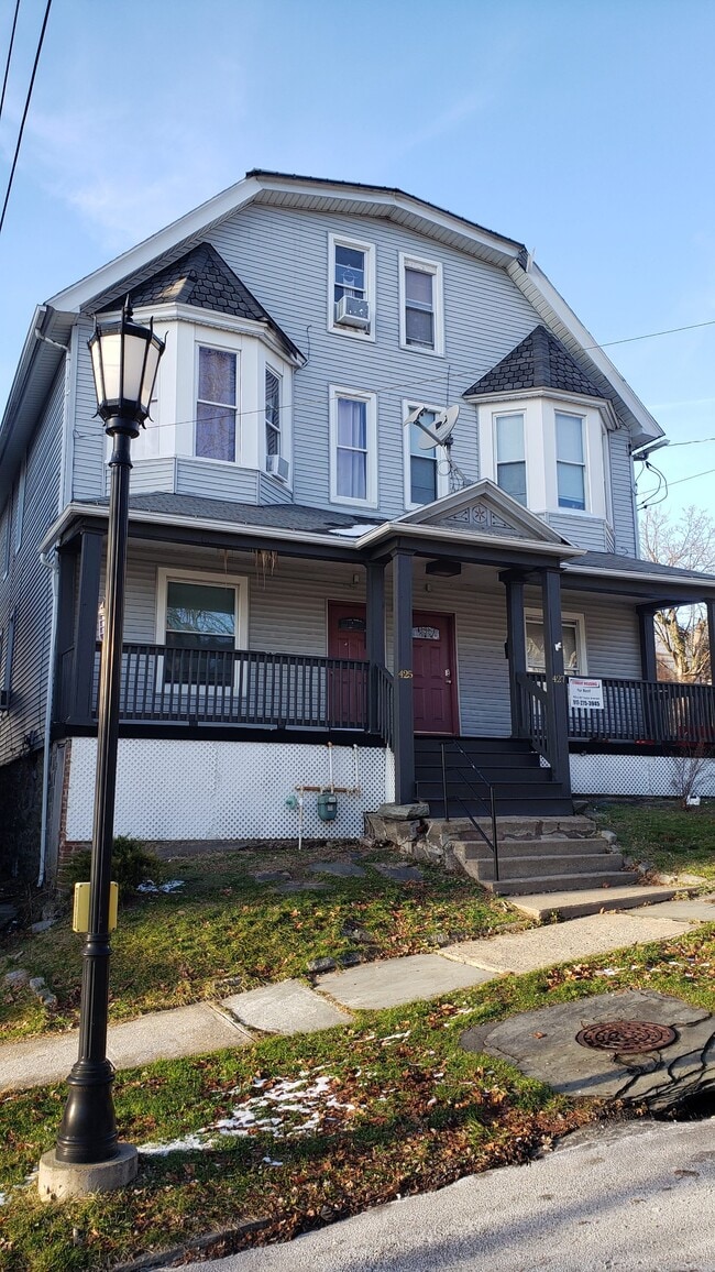 Front Porch - 425 Taylor Ave Unit 425