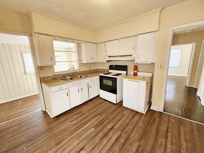 Photo - 1200 W Lincoln Ave