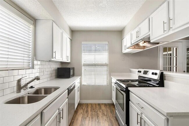 Photo - 1001 Center Rd