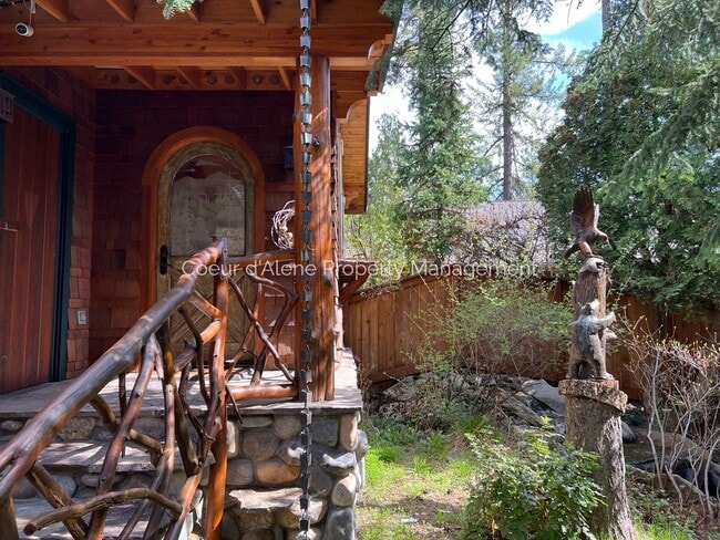 Building Photo - One of a kind cottage near Hayden Lake Country Club