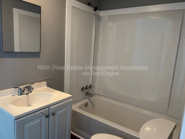 Photo - 102 Grady St