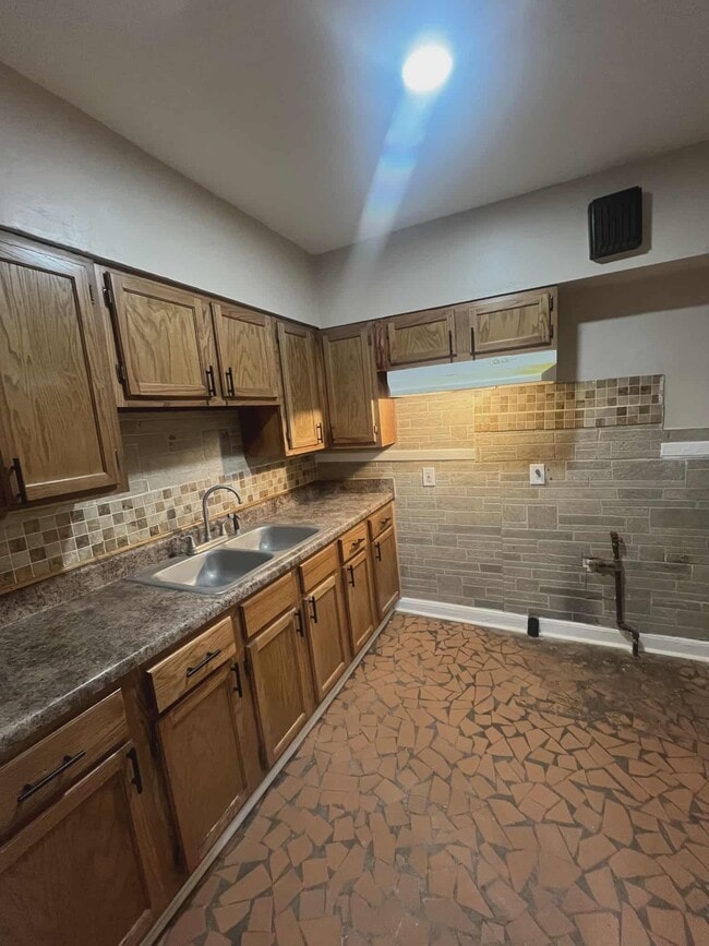 Photo - 253 W Burdock Ave