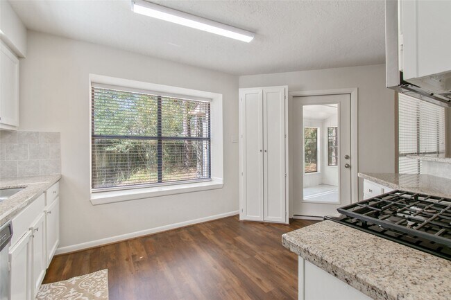 Photo - 75 Fallshire Dr