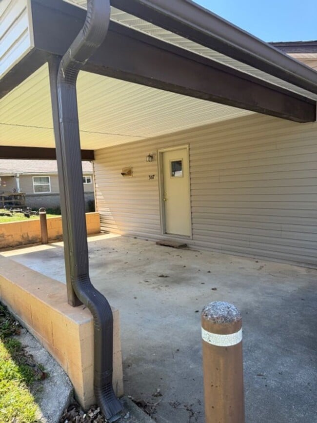 Building Photo - 2 Bedroom Duplex close to I -140 Contact Debra Johnson (865) 591-8281