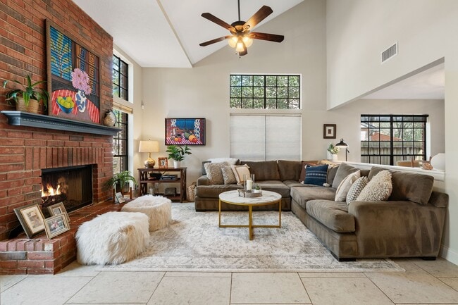 Photo - 115 E Pathfinders Cir