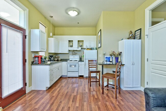 Photo - 184 Clear Creek Dr Unit Downstairs - Back