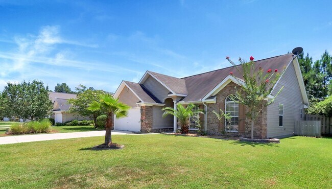 Photo - 3 Bed/2 Bath Home in Main Street!