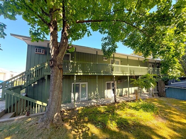 Building Photo - 519 S Dodge St Unit 6