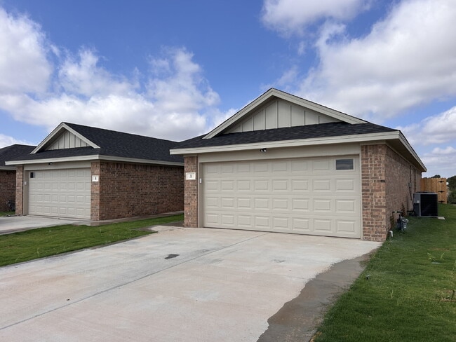 Building Photo - "Charming 3-Bed, 2-Bath Home with Granite ... Unit #A