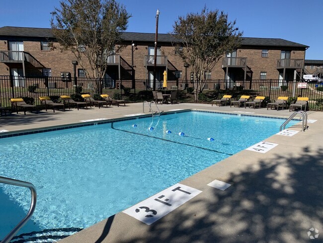 Pool - The Flats at Salem Rental