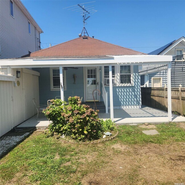 Photo - 141 West Blvd