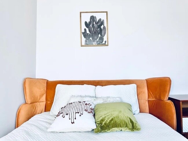 Photo - Furnished room/NOT APARTMENT Unit 3L