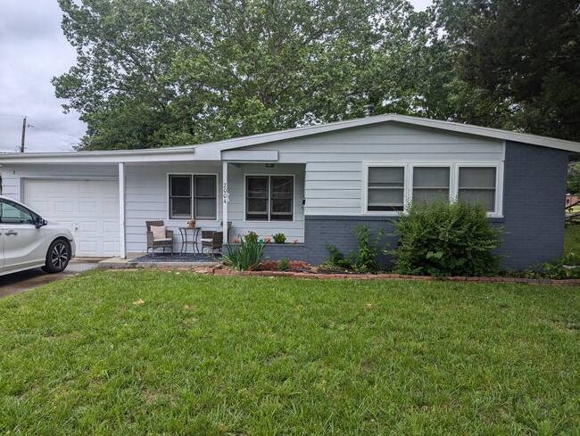 Photo - 2004 S Stilwell St Casa