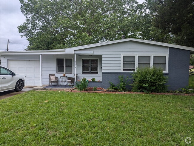 Building Photo - 2004 S Stilwell St Rental