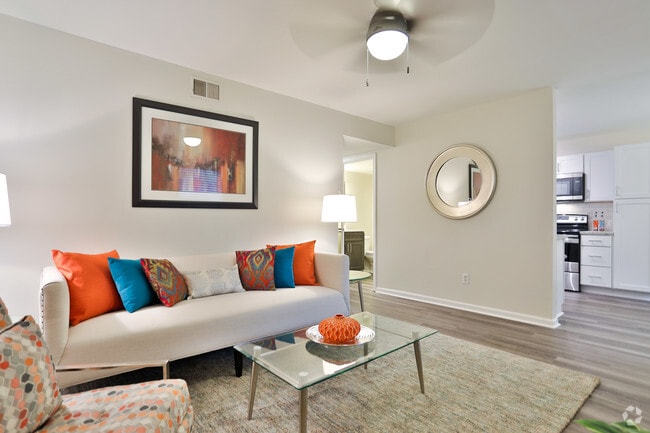 2BR,2BA - Renovated - Country Club