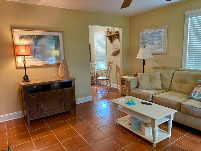 Photo - 315 42nd St S