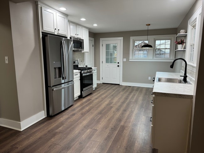 Photo - 515 E 9th St