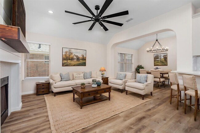 Photo - 42 Camber Pine Pl