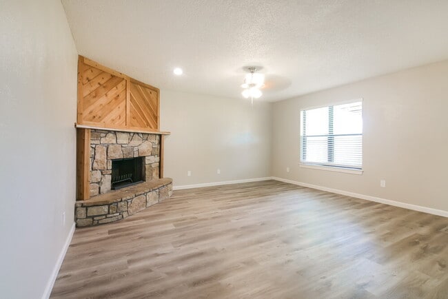 Photo - 933 Lemontree Dr