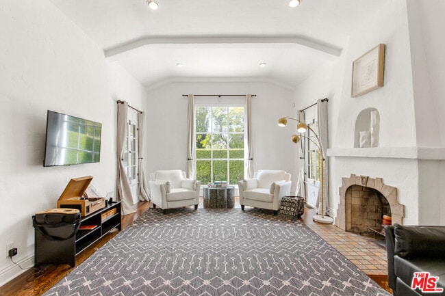 Photo - 458 N Alfred St