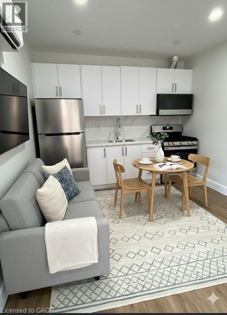 Photo - 259 John St S