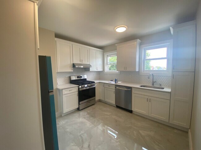 Building Photo - 275 Avenue B Unit 2 Rental